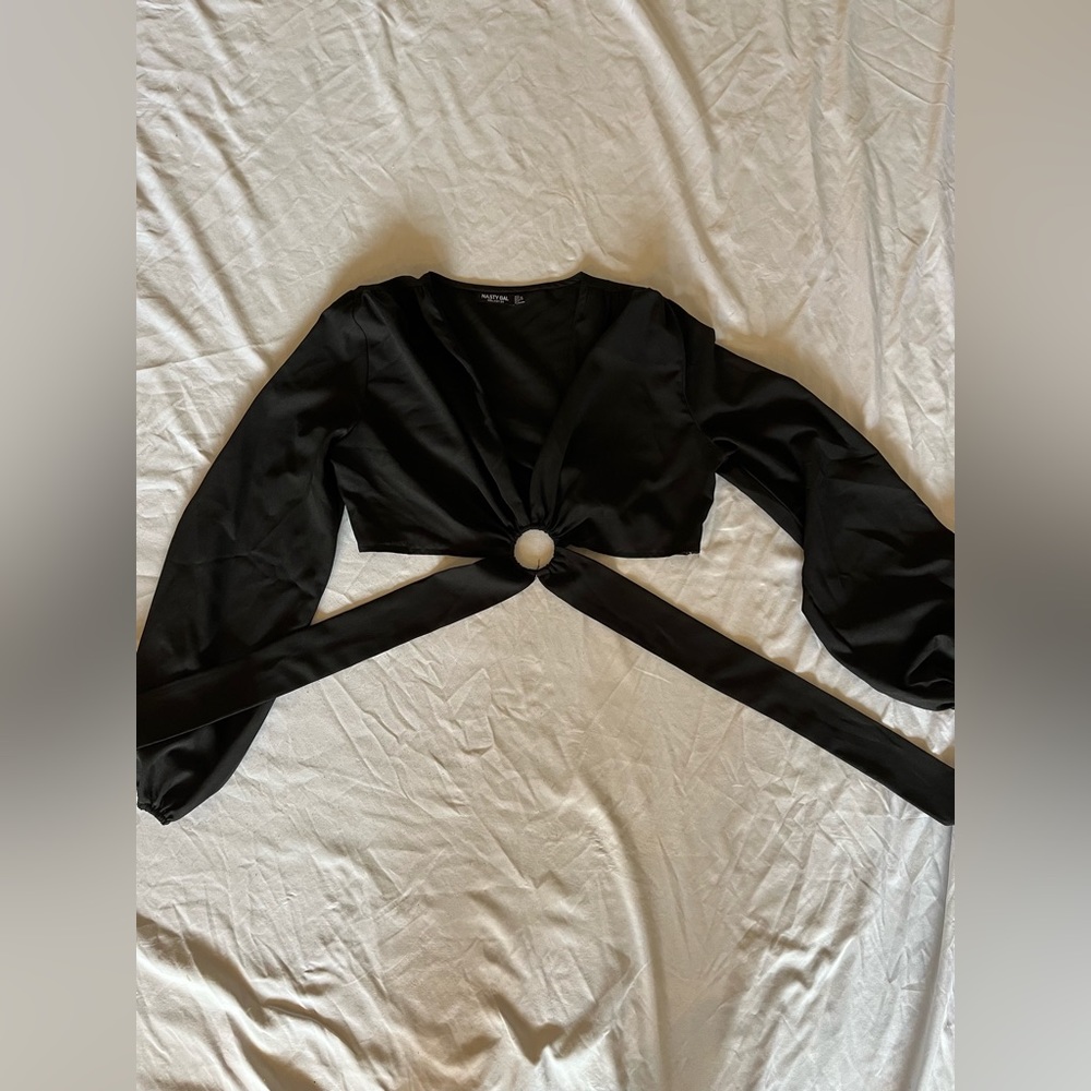 Black Nasty Gal cropped ring wrap tie blouse size 4